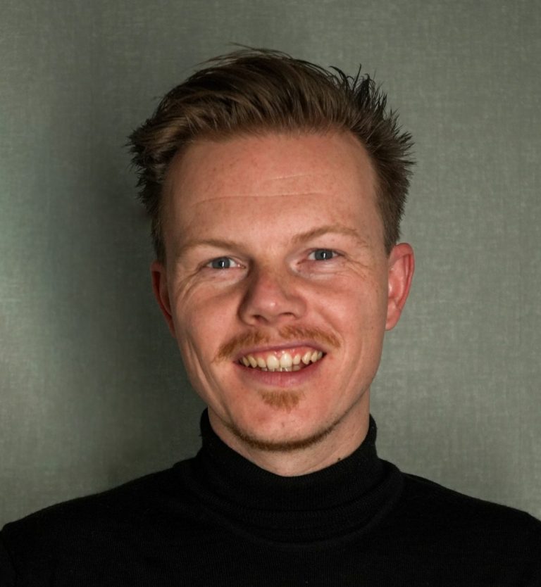 Joey Teekamp Joey Teekamp poseert voor theater de Meenthe, als foto bij een blog in de Steenwijker Courant.
